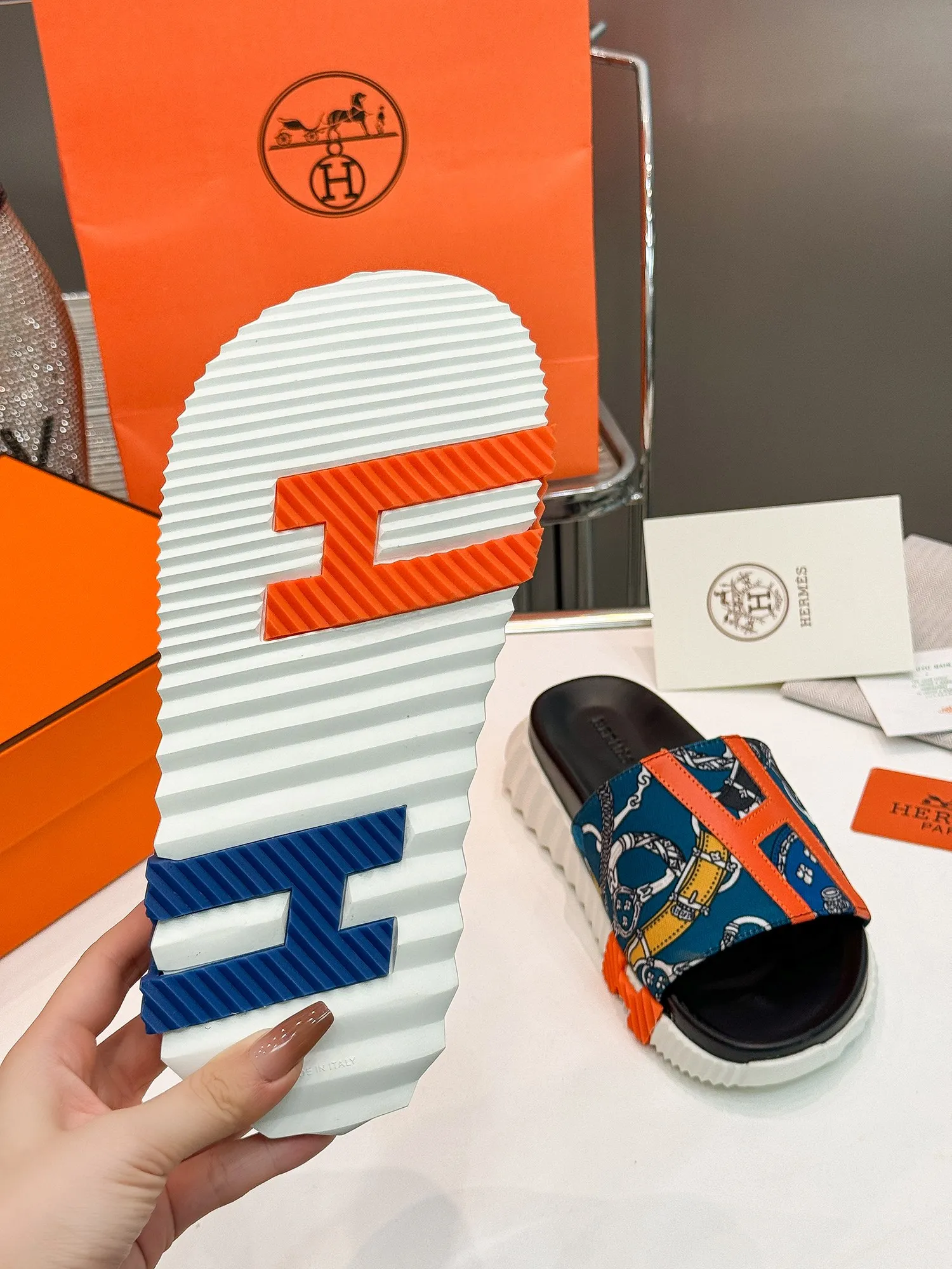 💕💕Factory direct selling price p460💕💕 ♥The latest Hermes (HERMES) ▼Slippers, thong toe sandals, flat shoes, beach shoes, calfskin non-woven splicing. Outsole, original IP foam bottom, light and soft, comfortable for the upper foot, size 35-46